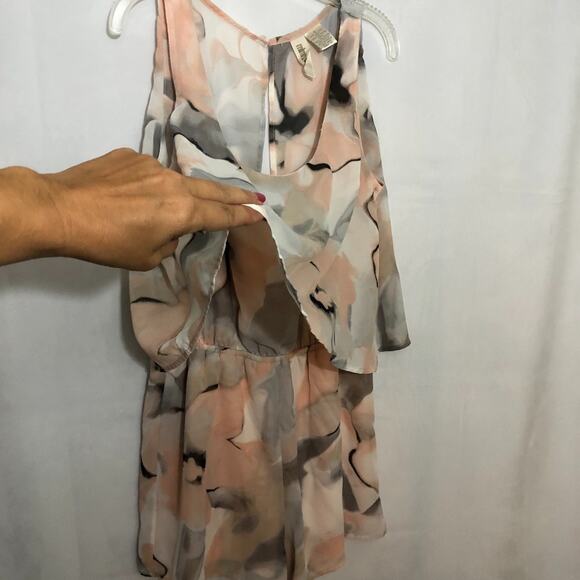 Mimi Chica Pink Gray & White Smoke Pattern Sleeveless Floral Romper Small - Picture 5 of 7